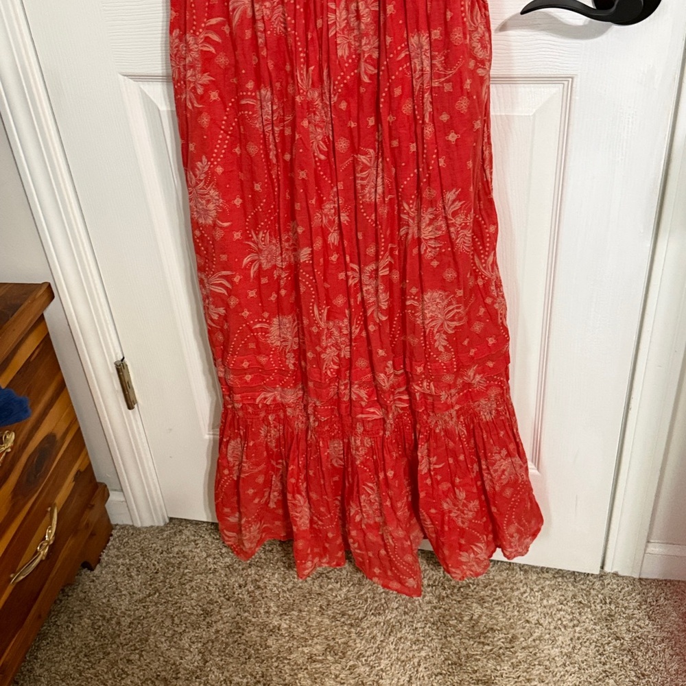Red Floral V-Neck Dress - Picture 9 of 10
